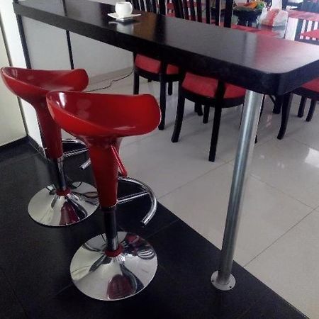 Alojamiento "Como En Casa" Cerca Al Aeropuerto!! Bogotá Eksteriør billede