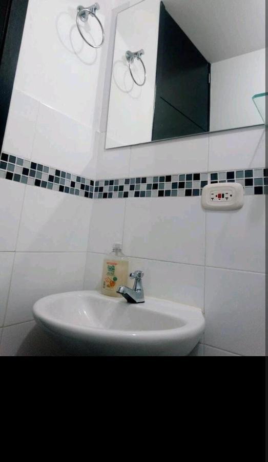 Alojamiento "Como En Casa" Cerca Al Aeropuerto!! Bogotá Eksteriør billede